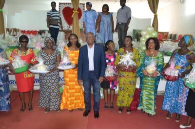 Fête des mères: 500 cadeaux d’Ezaley pour dire « Grand-Bassam vous aime !»